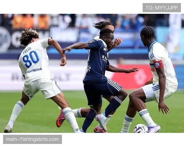 洛里昂主动进攻哲学与巴黎FC极致实用主义的战术碰撞